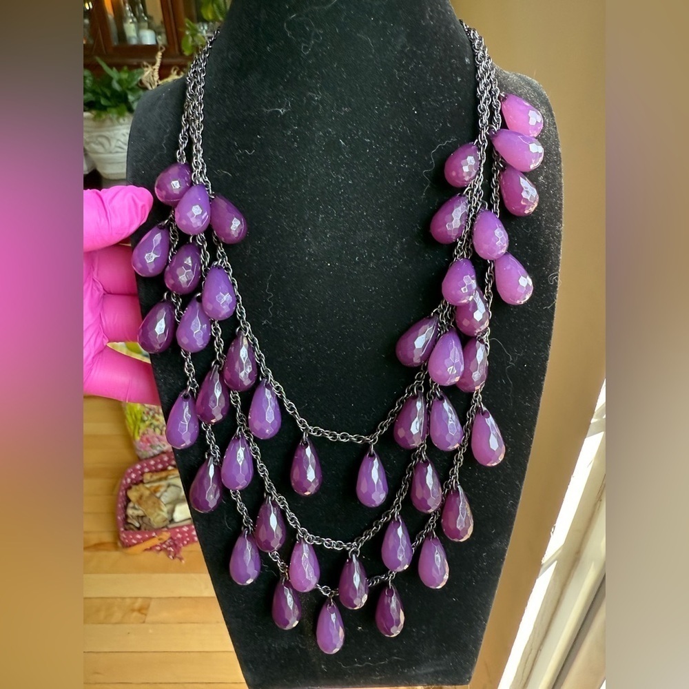 JOAN RIVERS BIB PURPLE BRIOLETTE TEARDROP 3 STRAND GUN METAL NECKLACE
